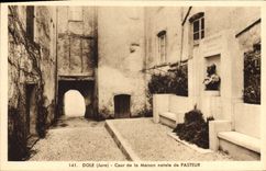 VINTAGE POSTCARD Court of the native house of Pasteur Pares