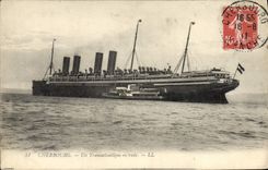 CPA Bateau Paquebot Cherbourg Un transatlantique en rade 