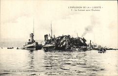 VINTAGE POSTCARD Bateau Explosion of Freedom armours It after the explosion