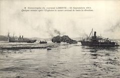 CPA Bateau Explosion de la Liberte Quelques minutes apres l'explosion