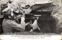 VINTAGE POSTCARD Militaria In Argonne Machine-gun in a trench