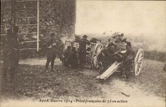 CPA Militaria Piece francaise de 75 en action