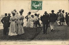 VINTAGE POSTCARD Horse Horsemanship Hippisme Vichy races during the race