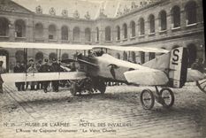 CPA Militaria Paris Musee de l'armee Hotel des Invalides Avion du capitaine Guynemer Le vieux Charles 