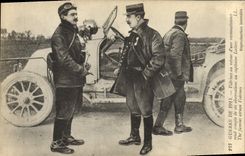 CPA Militaria Vedrines au retour de reconnaissance capitaine Leclerc Automobile 