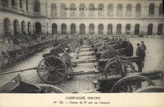 CPA Militaria Paris Musee de l'armee Canons de 77 pris sur l'ennemi