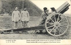 CPA Militaria Obusier de 220 manoeuvre par les artilleurs du Creusot 