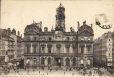 VINTAGE POSTCARD Lyon Town hall