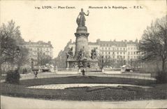 CPA Lyon Place Carnot Monument de la Republique
