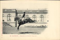 CPA Cheval Equitation Hippisme Saumur Sauteur en liberte Capriole