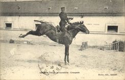 CPA Cheval Equitation Hippisme Saumur Ecole de cavalerie Croupade