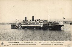 VINTAGE POSTCARD Militaria Bateau In Balkans splits the unloading of the troops of It