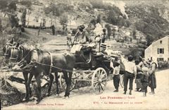 VINTAGE POSTCARD Pyrenees Folklore begging on the road Beggars TOP Horse Coach