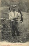 CPA Folklore Pyrenees Type de faucheur montagnard
