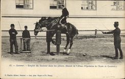CPA Cheval Equitation Hippisme Saumur Emploi du sauteur dans les piliers 