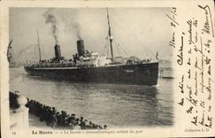 CPA Bateau Paquebot Le Havre La Savoie Transatlantique sortant du port 