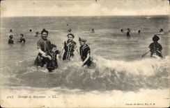 CPA Maillots de bains Femmes Groupe de baigneurs 