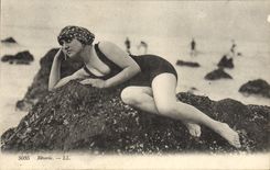 CPA Maillots de bains Femme Reverie 