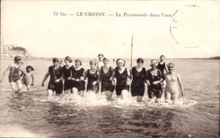 CPA Maillots de bains Femmes le Crotoy La promenade dans l'eau 