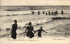 CPA Maillots de bains Femmes Cayeux sur mer la baignade 