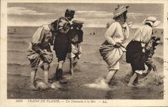 CPA Maillots de bains Femme Trains de plaisir Un dimanche a la mer