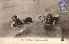 CPA Maillots de bains Femmes la caresse des flots 