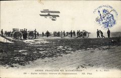 CPA Militaria Manoeuvres Biplan militaire rentrant de reconnaissance Avion