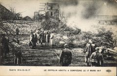 CPA Militaria Le zeppelin abattu a Compiegne le 17 mars 1917
