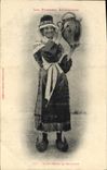 CPA Folklore Pyrenees Ariegeoises Jeune femme de Bethmale 