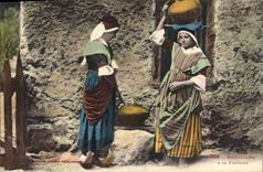 CPA Folklore Pyrenees Bethmalaises a la fontaine 