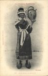 CPA Folklore Pyrenees Ariegeoises Jeune femme de Bethmale 