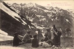 CPA Folklore Pyrenees Repas de patres en montagne 