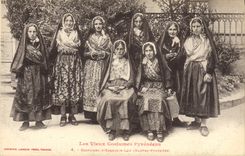 CPA Folklore Pyrenees Costumes d'Esquieze Luz Hautes Pyrenees 