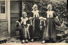 CPA Folklore Pyrenees Massat Groupe de Liadoures