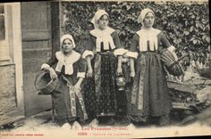 CPA Folklore Pyrenees Groupe de Liadoures Femmes 