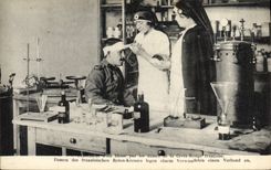 VINTAGE POSTCARD Ladies of the French Red Cross Militaria