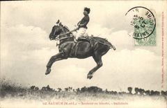 VINTAGE POSTCARD Horse Jumping Hippisme Saumur in Ballotade freedom