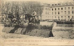 VINTAGE POSTCARD Horse Hippisme Saumur Jump of the hedges by two