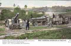 CPA Militaria Artillerie de 120 remorquee par un tracteur automobile 