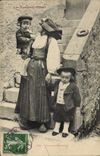 CPA Folklore Basses Pyrenees Famille Ossaloise Enfants 