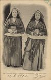 CPA Folklore Larnus Costumes des paysannes 