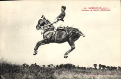 CPA Cheval Hippisme Saumur Sauteur en liberte Ballotade 