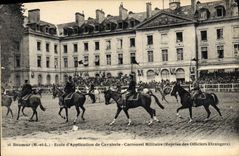 CPA Cheval Hippisme Saumur Ecole d'application de cavalerie Carrousel militaire Reprise des officiers etrangers 