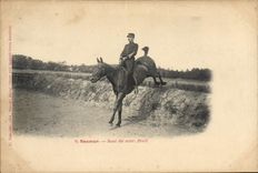 VINTAGE POSTCARD Horse Hippisme Saumur Jump of the wall Breil