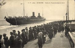 CPA Bateau Paquebot Le Havre Sortie du transatlantique La Savoie 