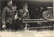 VINTAGE POSTCARD Militaria Nantes Offciers of the British army has their arrival has Nantes