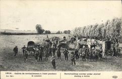 CPA Militaria Convoi de ravitaillement a l'abri pendant le combat 