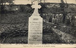 VINTAGE POSTCARD Militaria Vingre close Vic on Aisne Tomb raised with the memory of the Amory family