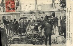 CPA Militaria Caisson d'artillerie allemande detruite a Termonde 
