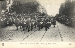 CPA Militaria Revue du 14 juillet 1917 Faubourg Saint Antoine
